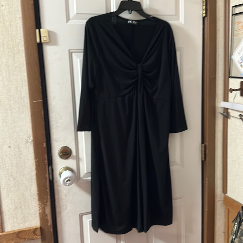 *FINAL* BELLA FLORE MATERNITY RUCHED EMPIRE WAIST DRESS: BLACK: NWOT:SIZE 1X - Picture 2 of 4